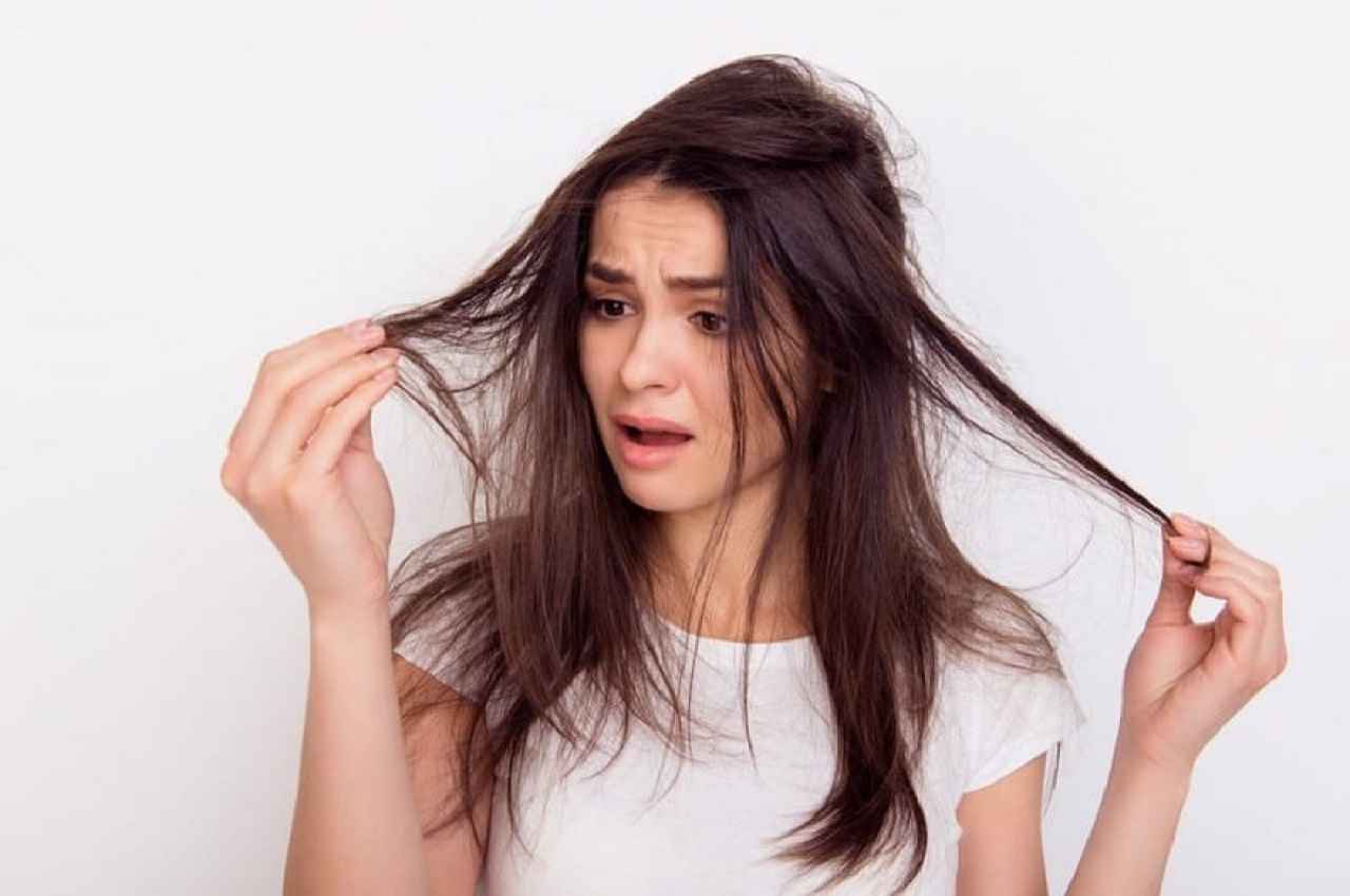 Onion For Oily Hair: चिपचिपे बालों की समस्या को दूर करेंगा ये कमाल का घरेलू नुस्खा, आज ही आजमाएं