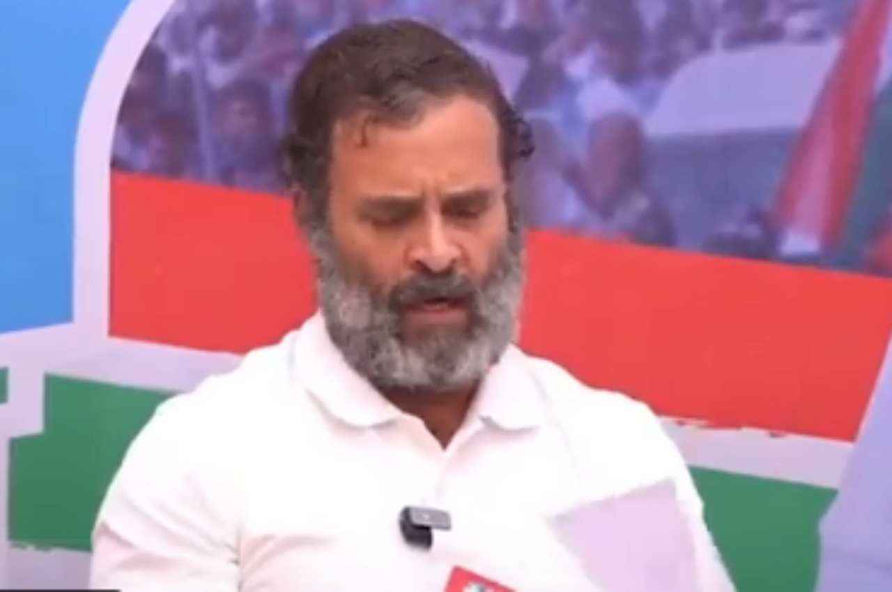 'सावरकर ने गांधी, नेहरू-पटेल को धोखा दिया...अंग्रेजों से माफी मांगी', भारत जोड़ो यात्रा के दौरान राहुल गांधी ने दिखाई चिट्ठी