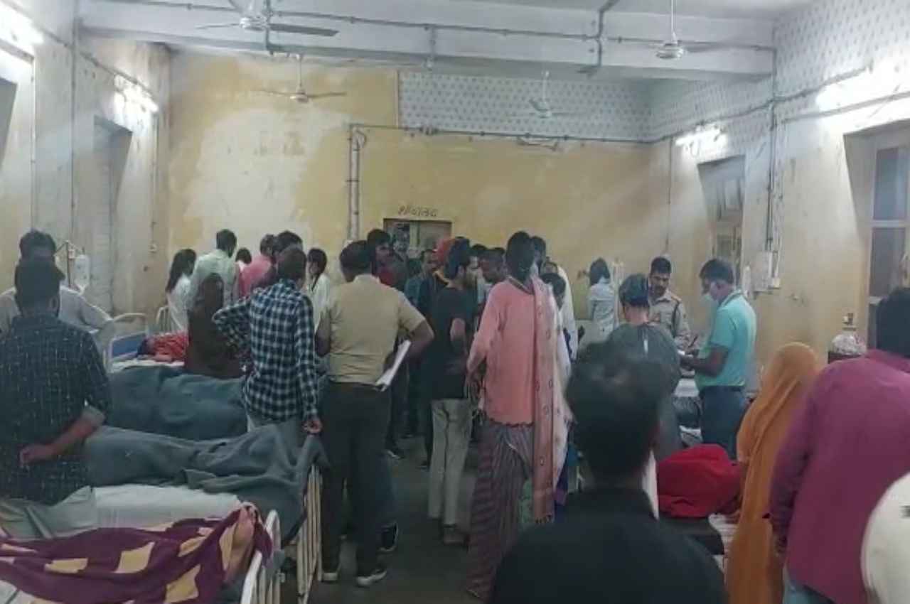 Ratlam Road Accident: तेज रफ्तार कार ने मजदूरों को कुचला, मौके पर चार की मौत, 8 से ज्यादा घायल