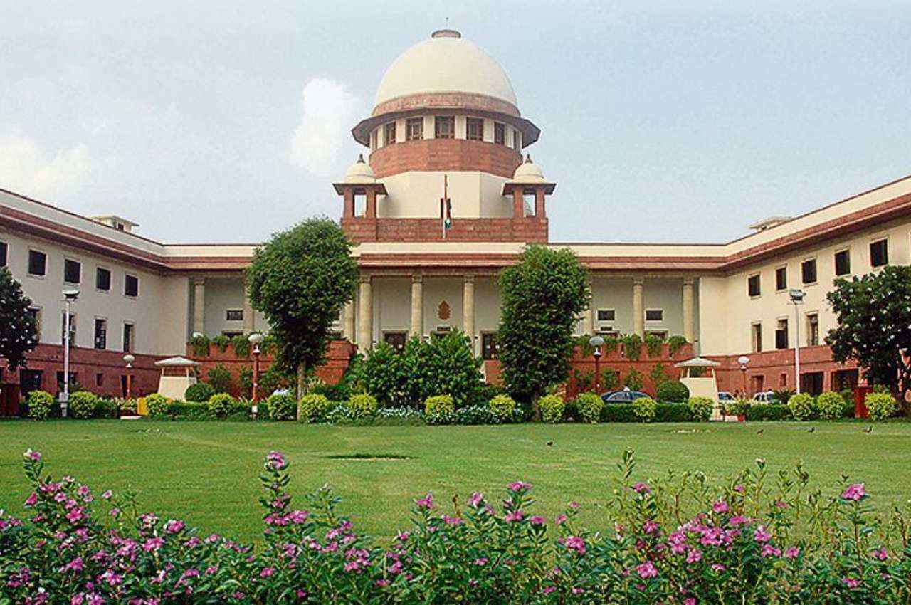 Gay Couples moves Supreme Court: समलैंगिक विवाह को मान्यता देने की मांग वाली याचिका पर केंद्र को नोटिस