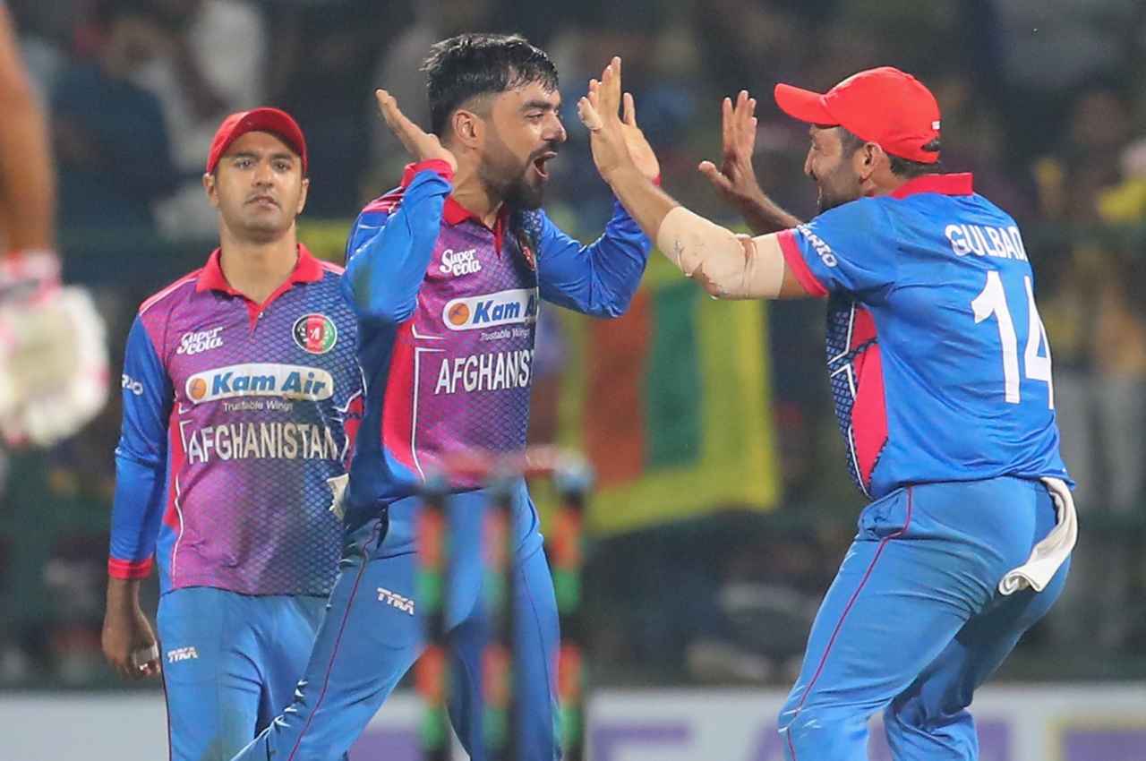 SL vs AFG: Rashid Khan ने बरपाया कहर, खतरनाक गुगली से बोल्ड होकर क्रीज पर गिर गए धनंजय डिसिल्वा