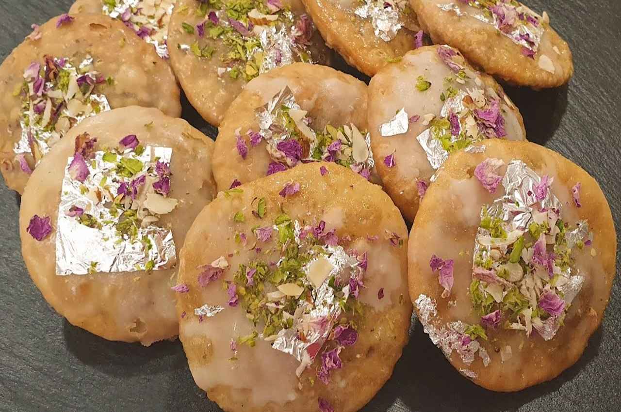 Leftover Sweet Recipe: बची हुई सोन पापड़ी से बनाएं शामदार मीठी कचौड़ी, ये रही बनाने की विधि