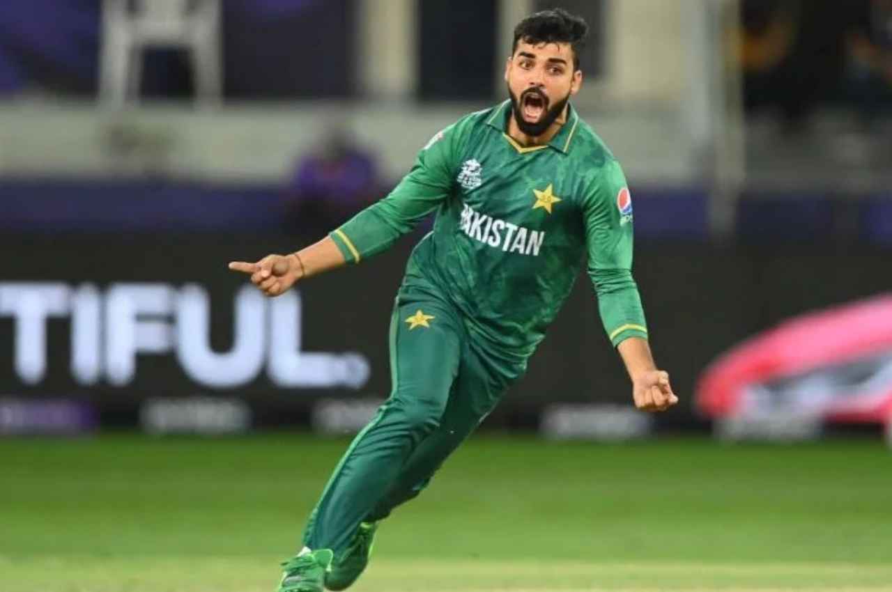 PAK vs ENG: शादाब खान के पास Final में इतिहास रचने का मौका, बन जाएंगे पाकिस्तान के नंबर 1 गेंदबाज