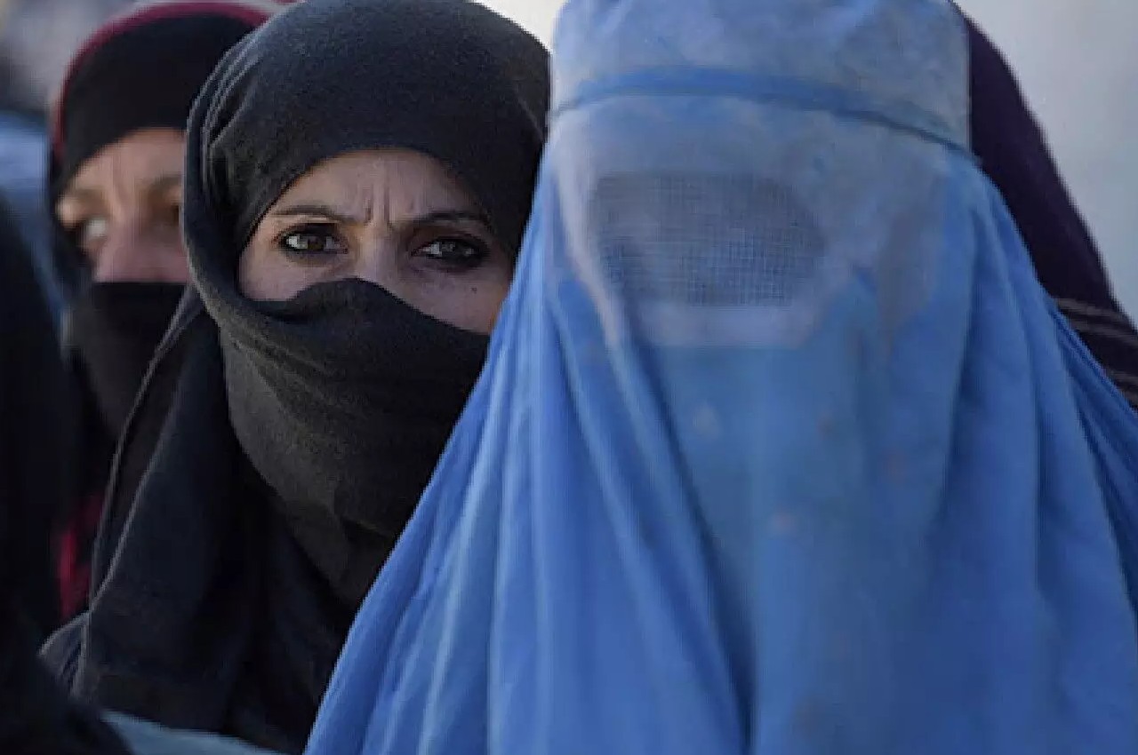 Afghanistan news, Taliban, talibani decree, beauty salons, women employment