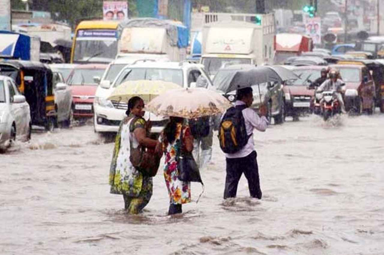 Tamil Nadu Rain: तमिलनाडु के कई जिले रेड अलर्ट पर, भारी बारिश के चलते स्कूल और कॉलेज बंद रहेंगे