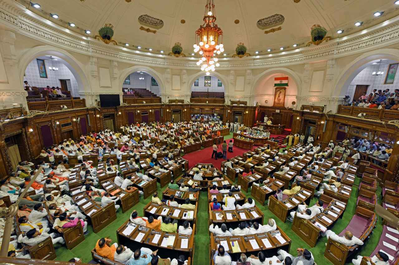 Uttar Pradesh Assembly Session: यूपी विधानसभा शीतकालीन सत्र की तारीख घोषित, पत्र जारी