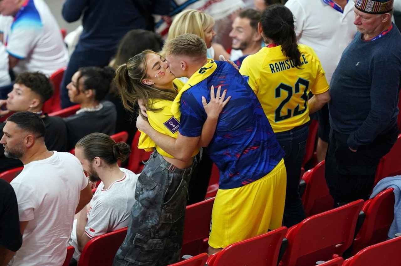 FIFA World Cup 2022 England and Wales England players kiss his girlfriend after win