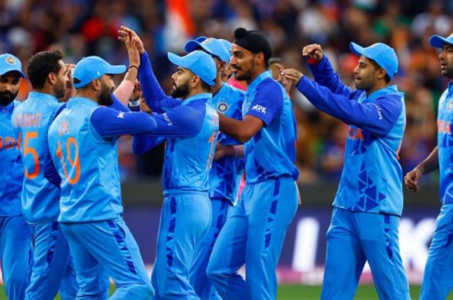 IPL 2023 Gujarat Titans released fast bowler Varun Aaron