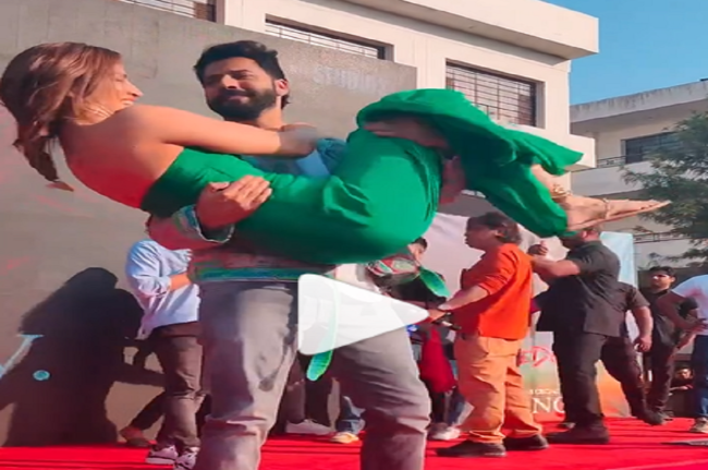 अलग-अलग एक्ट्रेसेज को ऐसे गोद में उठाते हैं वरुण धवन, वायरल वीडियो में देखें कैसे