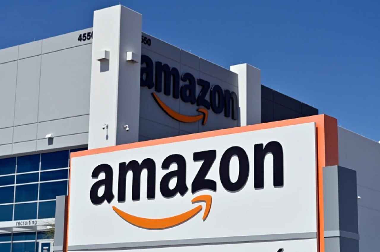 'हमने किसी को नहीं निकाला, कर्मचारी तो खुद ही...', छटनी के बीच श्रम मंत्रालय को Amazon India ने दी ये सफाई
