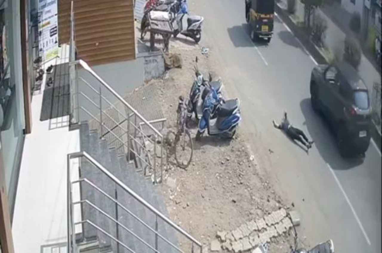 Aurangabad: ऑटो ड्राइवर ने की अश्लील बातें और छेड़छाड़, लड़की ने चलते ऑटो से लगाई छलांग