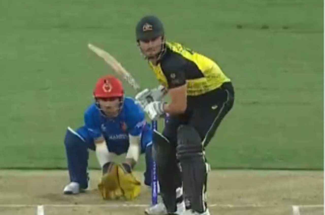 AUS vs AFG: मार्कस स्टोइनिस ने मारी बड़ी हिट, ताकत के दमपर गेंद को स्टैंड्स में फेंका, देखें Video