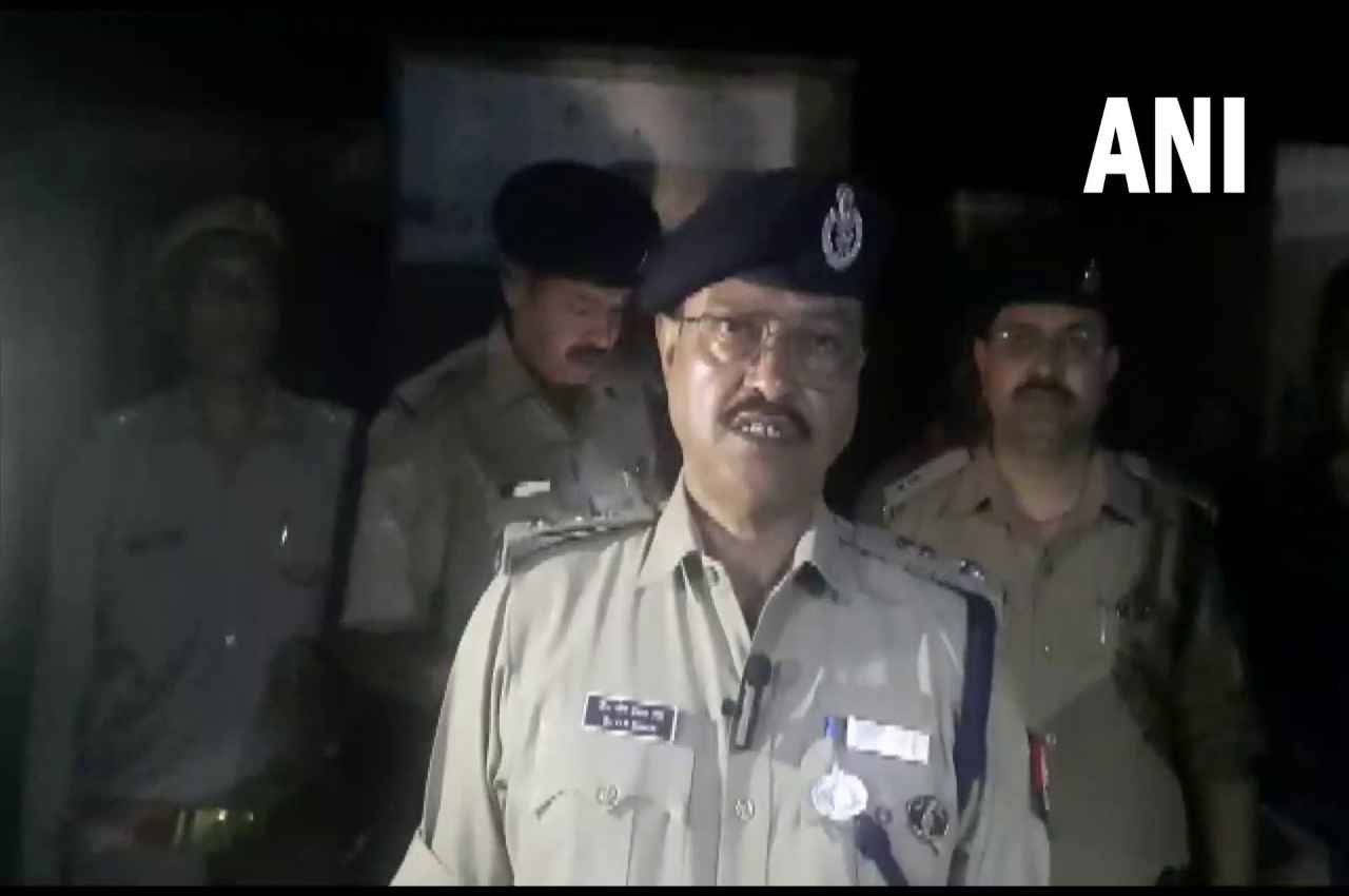 UP Crime News: बदायूं में घर में घुसकर सपा नेता, उनकी पत्नी और मां की हत्या, बाजार गई बेटी ही बची