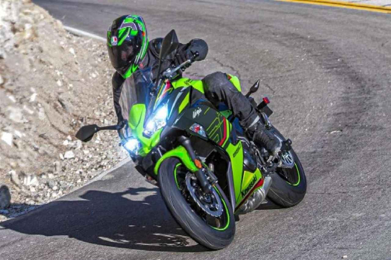 Kawasaki Ninja 2023: स्पोर्ट्स बाइक के दीवानों के लिए भारतीय बाजारों में आई 650cc की ये धमाकेदार सवारी, प्राइस समेत जानें- खासियतें