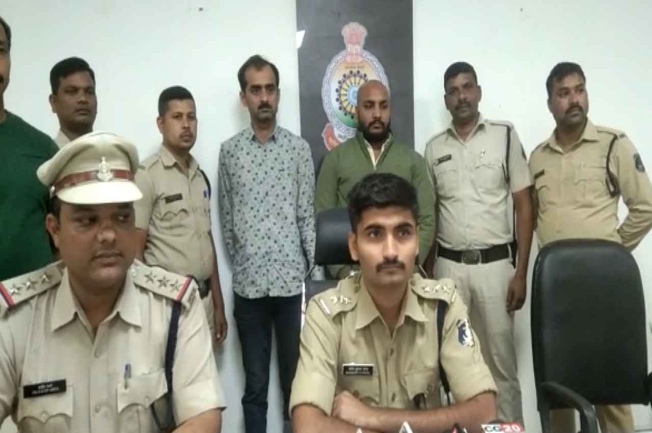 जमीन हड़पने के लिए भू-माफियाओं ने किया मां-बेटे का अपहरण, दुष्कर्म के झूठे आरोप में फंसाने की भी दी धमकी