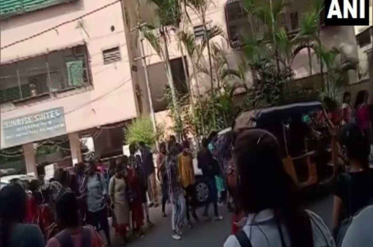 हैदराबाद के कॉलेज की लैब में हुआ केमिकल लीक, 25 स्टूडेंट्स बीमार पड़े