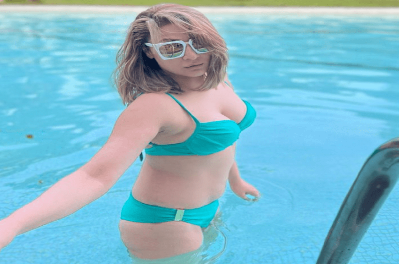 Urvashi Dholakia Bikini Pictures: 43 साल की उर्वशी ढोलकिया ने ब्लू बिकिनी में ढाया कहर, तस्वीरों बढ़ाया सोशल मीडिया का पारा