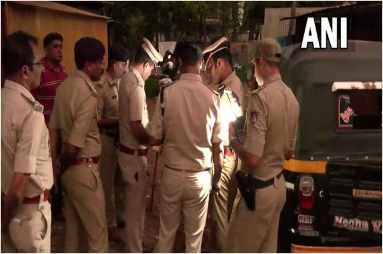 कर्नाटक: ऑटो रिक्शा में अचानक लगी आग, चालक और यात्री झुलसे