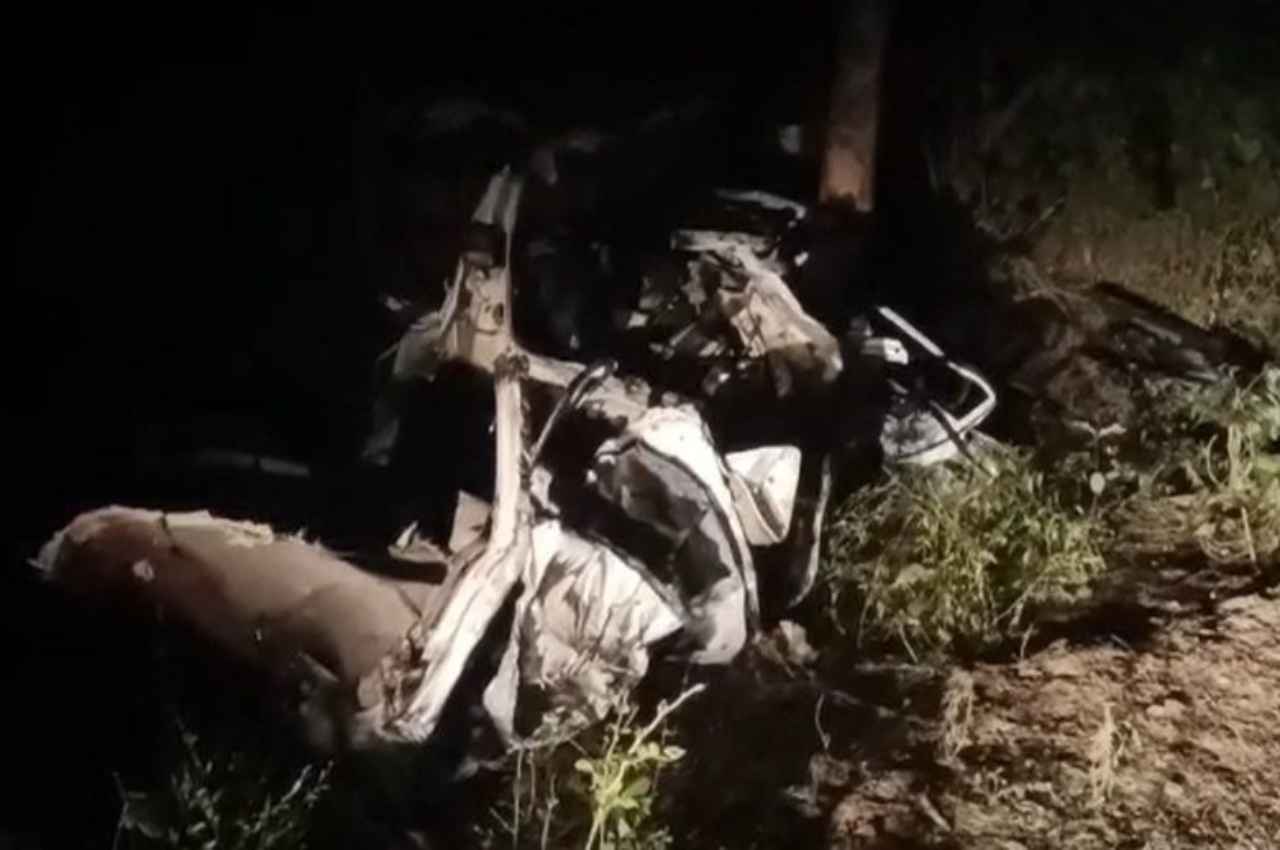 MP में फिर भीषण सड़क हादसा, पेड़ से टकराई तेज रफ्तार जीप, मौके पर 3 लोगों की दर्दनाक मौत
