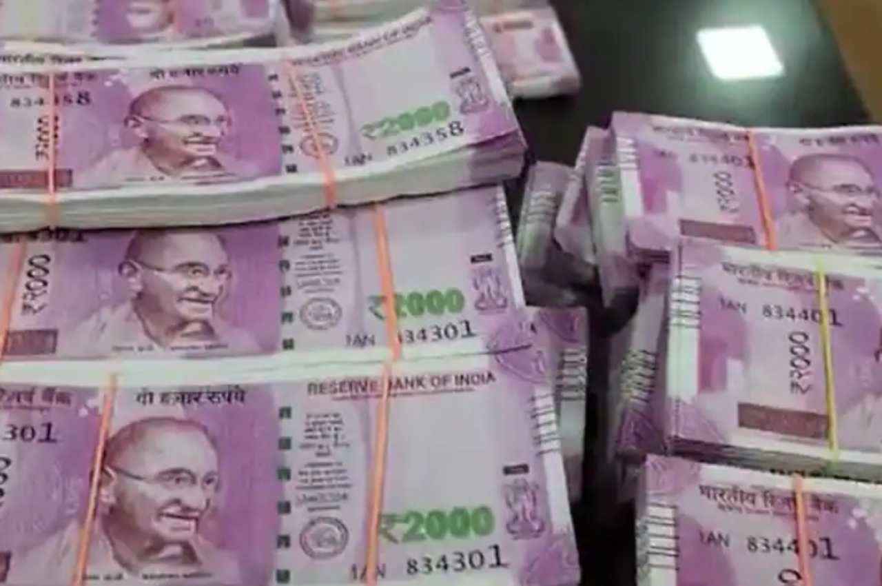 Cash Limit for Home: घर में कैश रखने की लिमिट क्या है? जानें-टैक्स के नियम, कहीं फंस न जाएं!