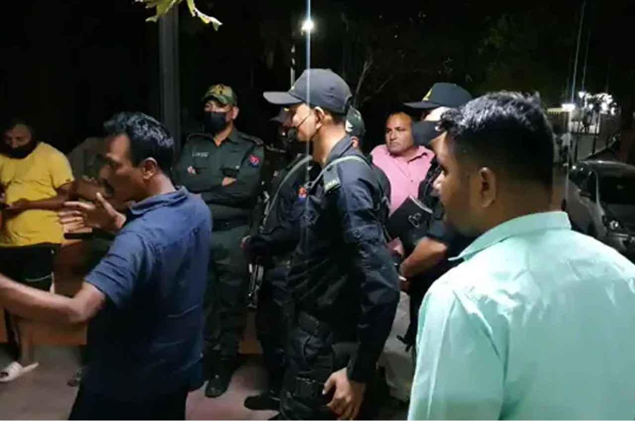 Gujarat Election 2022: पोरबंदर में चुनावी ड्यूटी पर तैनात IRB के जवान ने की फायरिंग, दो जवानों की मौत