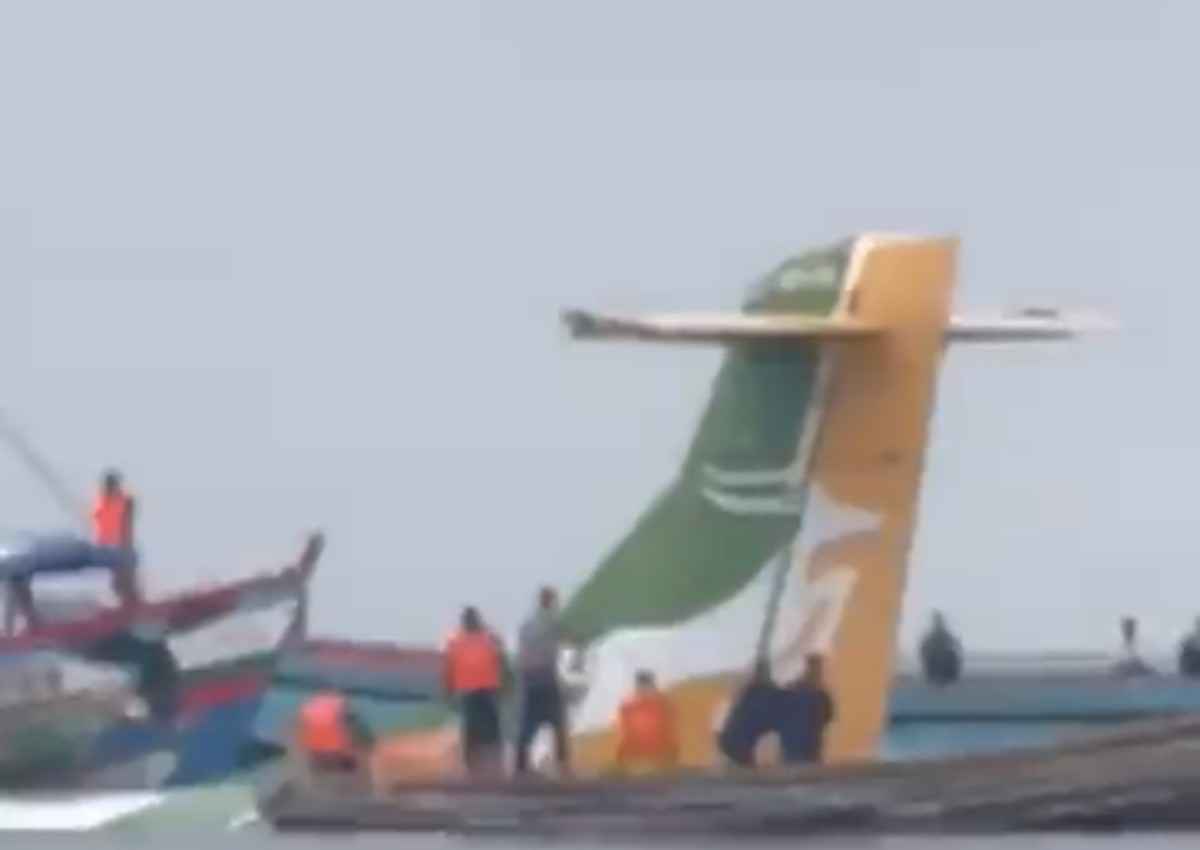 plane crashes