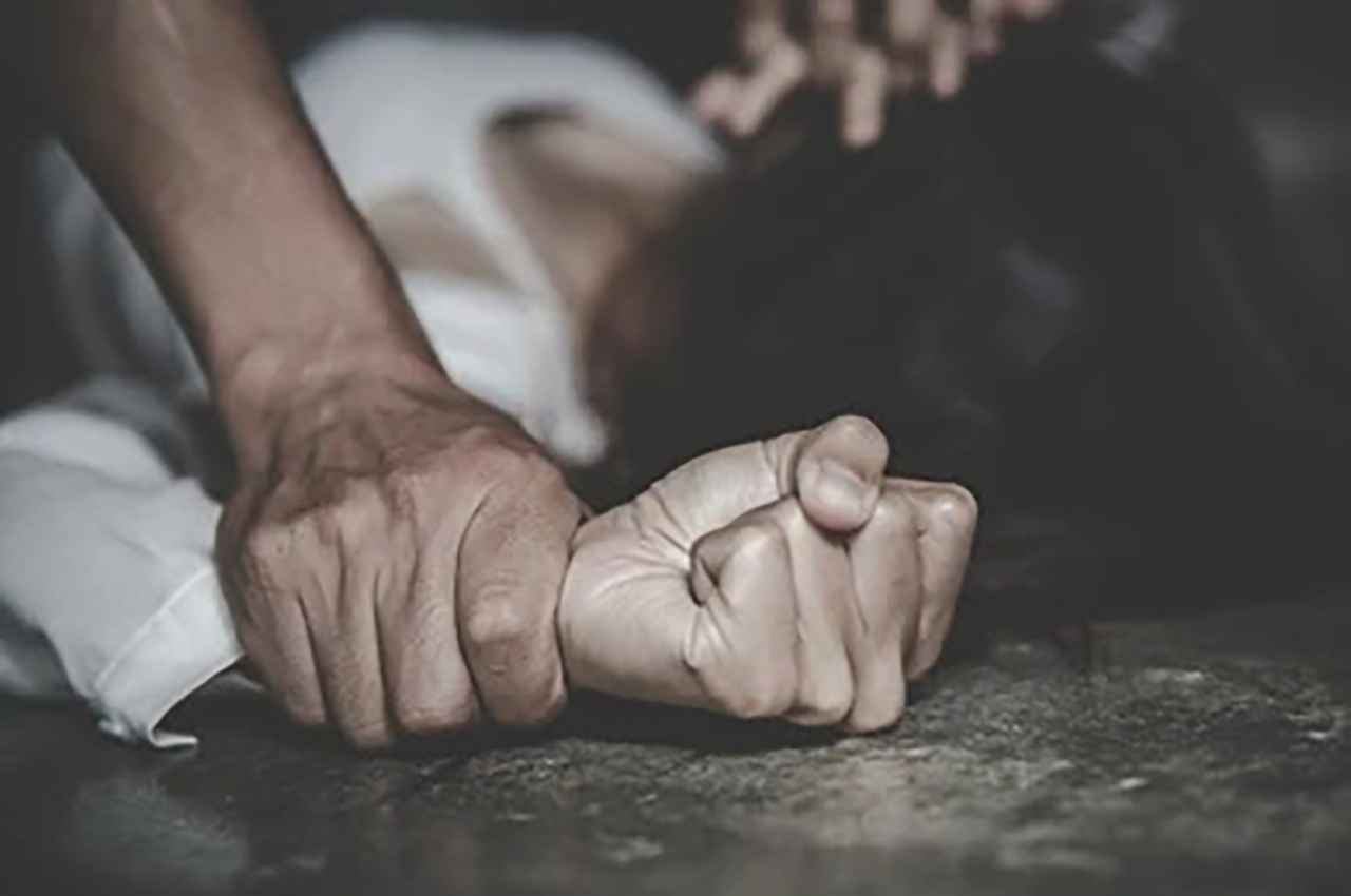 Unnao: बर्थडे पार्टी में बुलाई डांसर को अगवा कर 6 दरिंदों ने किया गैंगरेप, जंगल में फेंक कर भागे