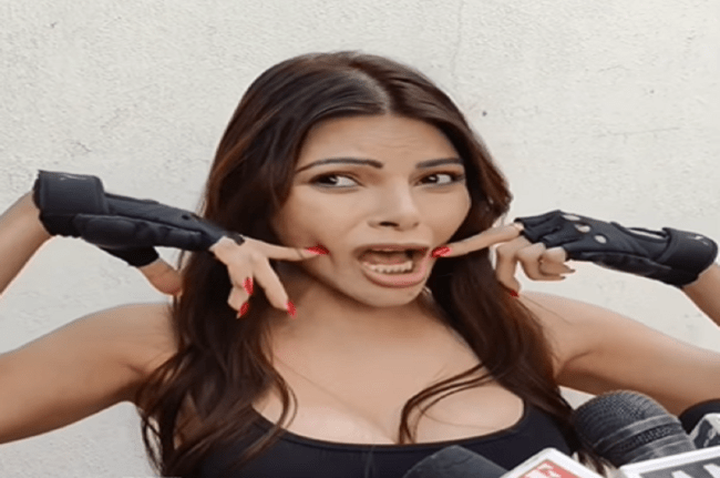 Sherlyn Chopra Mimics Rakhi Sawant: शर्लिन का राखी पर पलटवार, बताया 'चर्बी की दुकान'