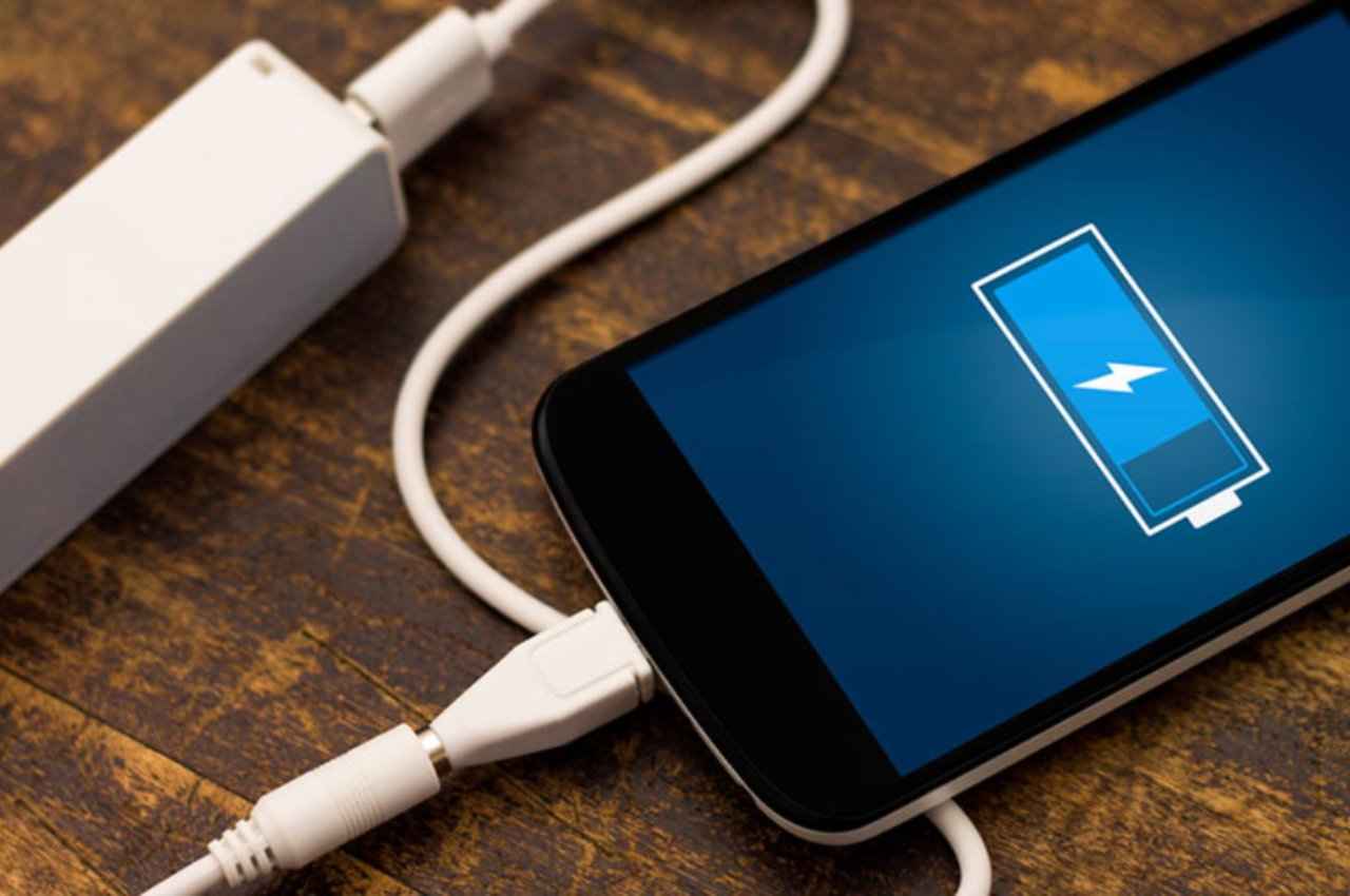 Smartphone Tips: अपने फोन में अभी करें ये सेटिंग्स, खूब लंबा चलेगी फोन की बैटरी