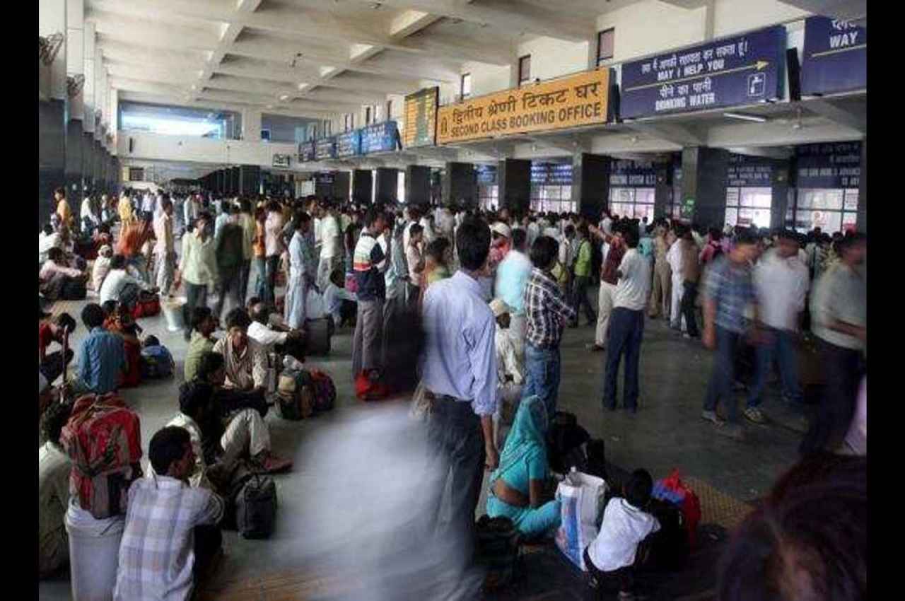 Indian Railways Rules: अब बिना टिकट भी कर सकेंगे ट्रेन में सफर, TTE आए तो करें ये काम!