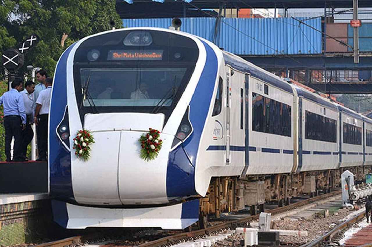 Vande Bharat Express: रेलवे का बड़ा फैसला, वंदे भारत एक्सप्रेस के लिए इन 25 ट्रेनों के समय में किया गया बदलाव