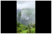 waterfall में उल्टी दिशा में जाता पानी