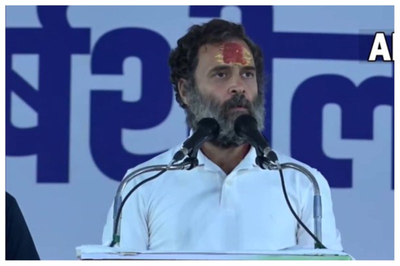 उज्जैन में रैली को संबोधित करते राहुल गांधी