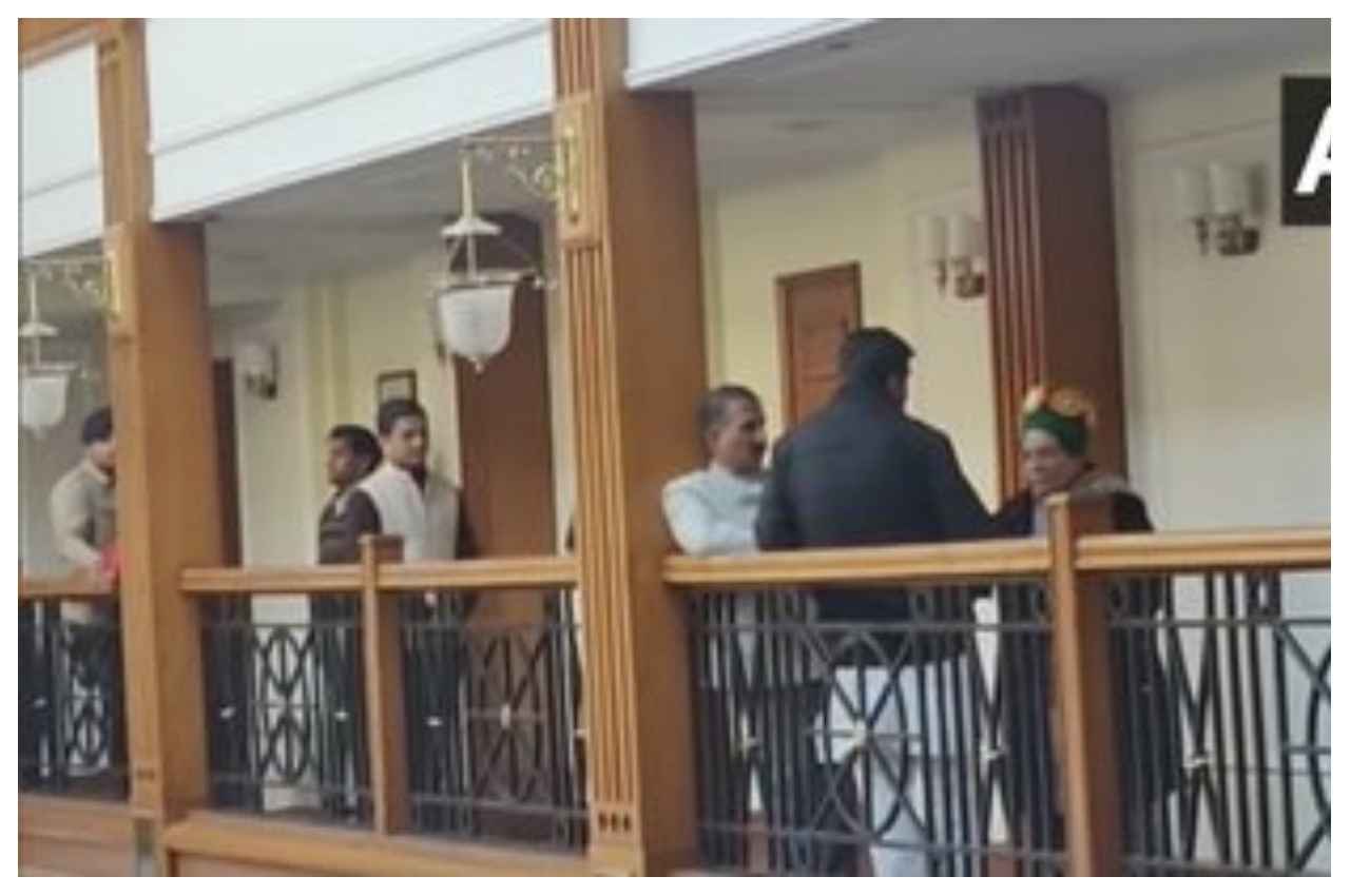 Himachal Politics: विधायक दल की बैठक से पहले मिले यह नेता, इन मुद्दों पर हुई बात