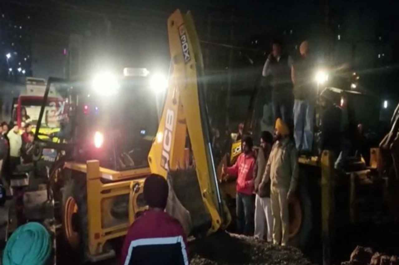 पंजाब में बड़ा हादसा-निर्माणाधीन इमारत की छत गिरी, कई दबे