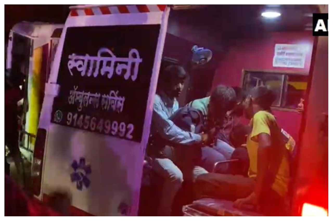 Maharashtra Accident: 48 छात्रों को ले जा रही बस पलटी, कई घायल, हालत गंभीर