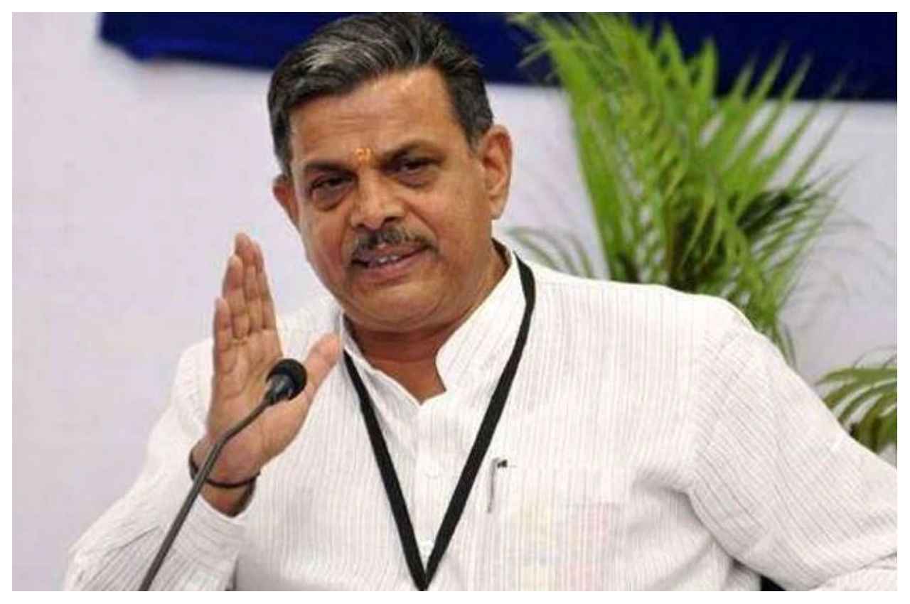 ब्यूरोक्रेसी पर बरसे RSS सरकार्यवाह दत्तात्रेय होसबोले, कहा-करोड़ों का लोन वालों का कुछ नहीं, 10 लाख का लोन मांगने वाले युवा परेशान