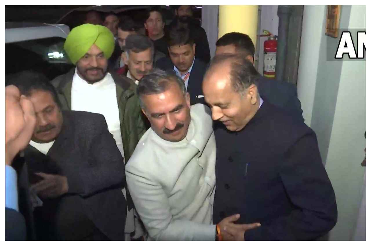 Himachal Politics: सीएम पद पर मनोनीत होने के बाद पूर्व सीएम जयराम ठाकुर से मिलने पहुंचे सुक्खू