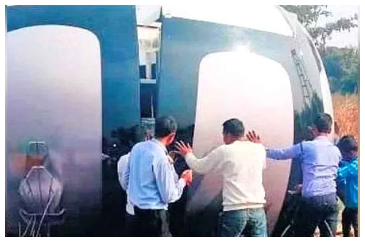 हैदराबाद आसमान से उतरी UFO जैसी दिखने वाली चीज, 'जादू' को देखने के लिए लगा तांता