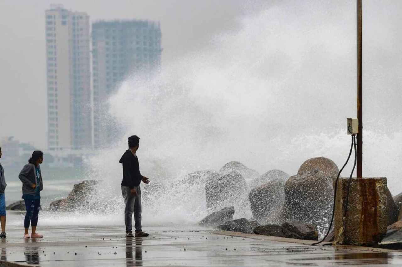 Aaj Ka Mausam: इन राज्यों में चक्रवाती तूफान मैंडूस मचा सकता है कहर, मौसम विभाग ने जारी किया ये अलर्ट