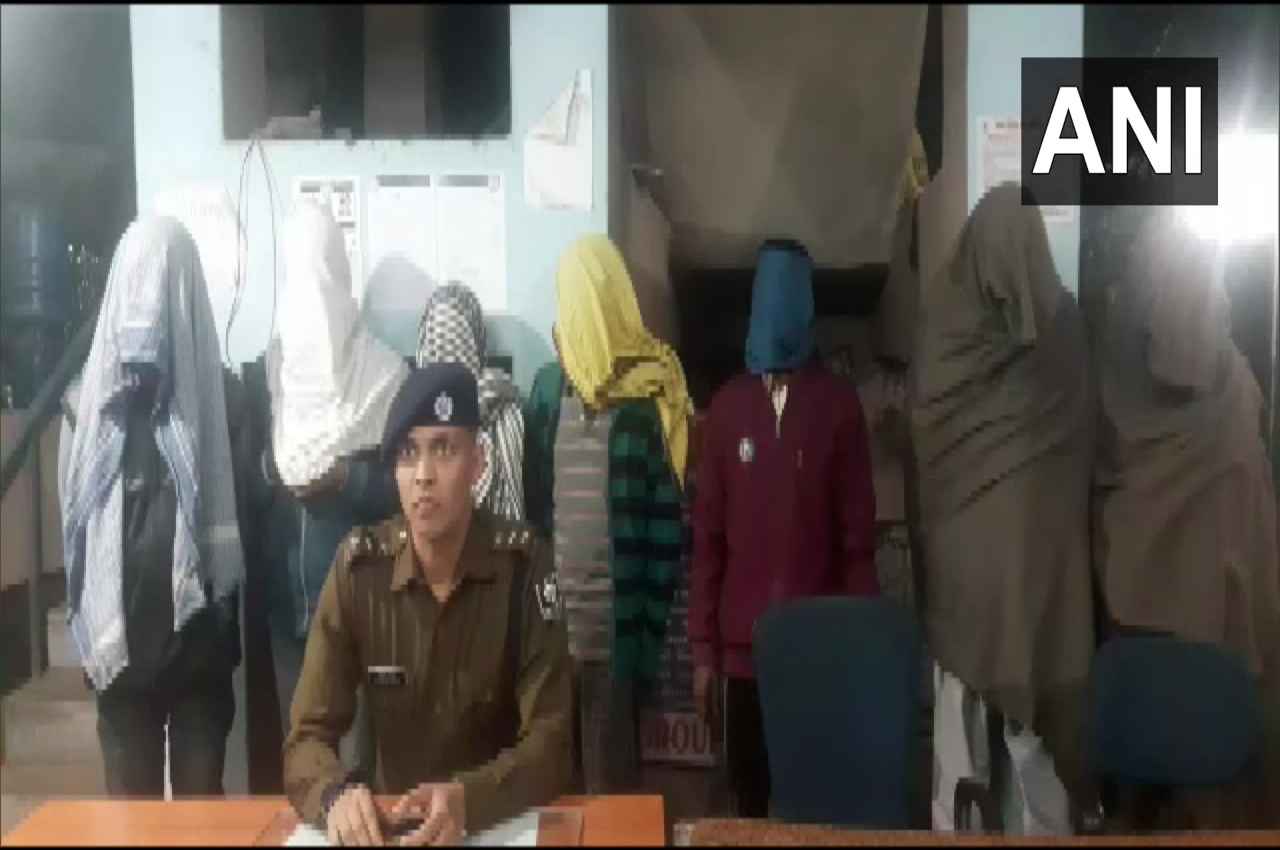 बिहार में ये कैसी शराबबंदी! हवालात में कर रहे थे दारू पार्टी, 2 कांस्टेबल और पांच कैदी गिरफ्तार