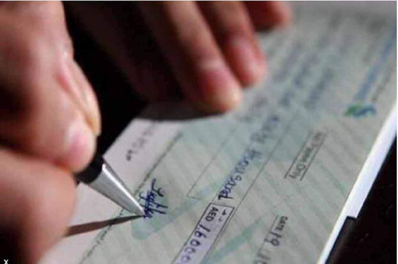 SBI Services: चेक बुक चाहिए तो इस आसान तरीके से घर बैठे करें आवेदन