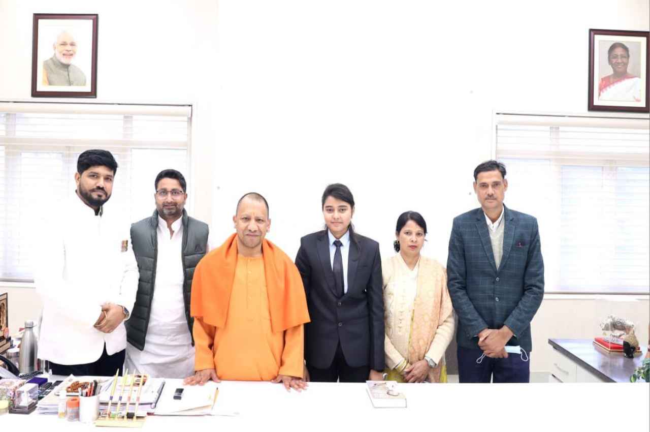 CM Yogi And Sania Mirza