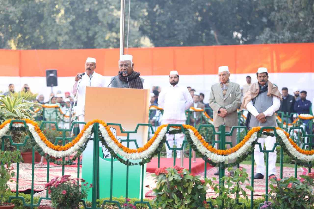 Congress Foundation Day: कांग्रेस स्थापना दिवस पर खरगे बोले- भारत जोड़ो यात्रा से बीजेपी घबराई