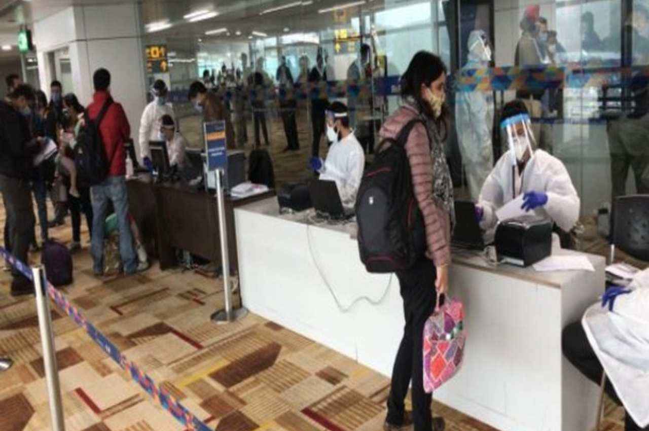 Corona Virus: दिल्ली के IGI एयरपोर्ट पर हुई रैंडम टेस्टिंग, नए वैरिएंट का बढ़ा खतरा