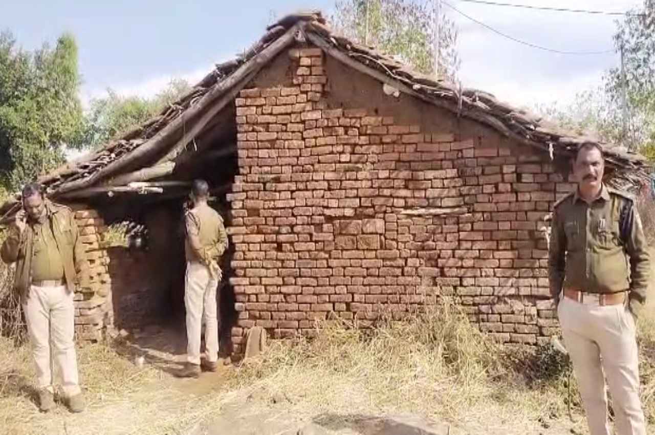Dindori Crime News: झोपड़ी में मिला महिला का जला हुआ अर्धनग्न शव, इलाके में फैली सनसनी