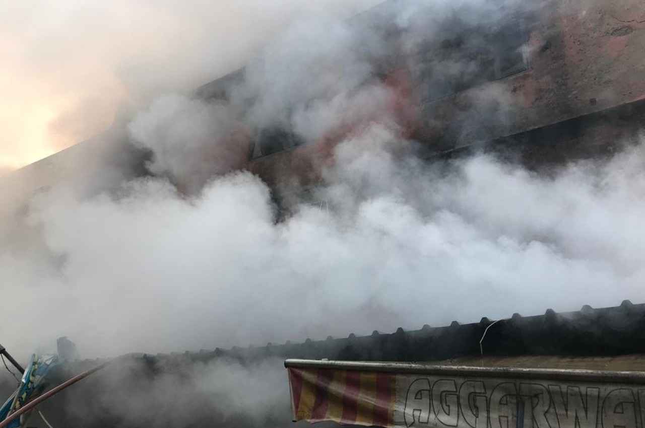 Delhi News: दिल्ली के विकासपुरी इलाके में इमारत में लगी आग, दमकल की 18 गाड़ियां काबू पाने में जुटीं