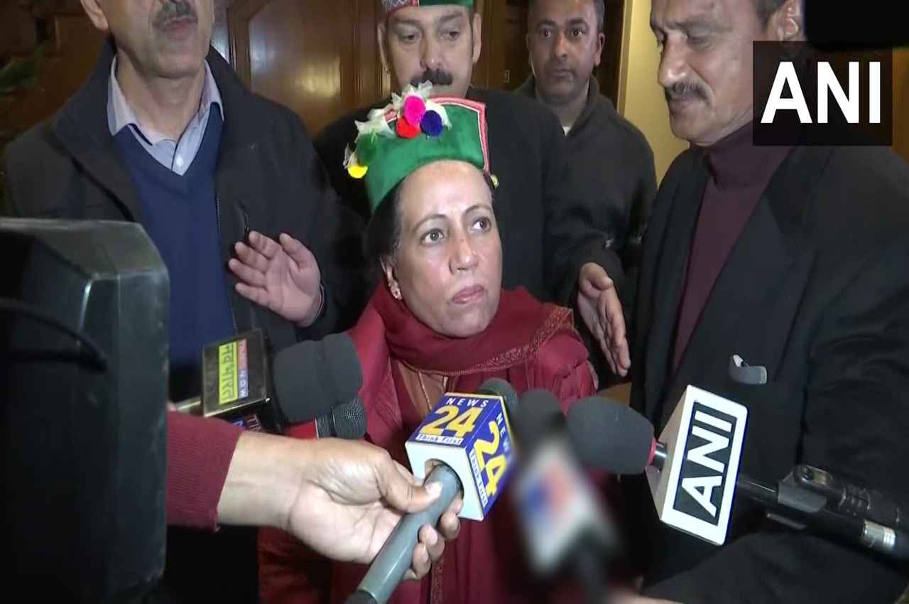 हिमाचल में CM पद की दावेदार का बयान, बोलीं- वीरभद्र सिंह के परिवार की अनदेखी नहीं कर सकती कांग्रेस