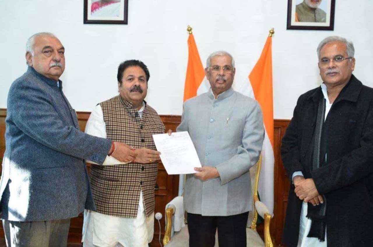 Himachal Pradesh: हिमाचल में सरकार बनाने के लिए गवर्नर से मिले बघेल, हुड्डा और राजीव शुक्ला, सौंपी विधायकों की लिस्ट