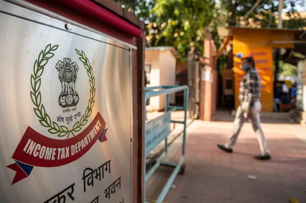 PF account: बंद हो जाएगा आपका पीएफ खाता! अगर इस तारीख से पहले आधार को PAN से नहीं किया गया लिंक